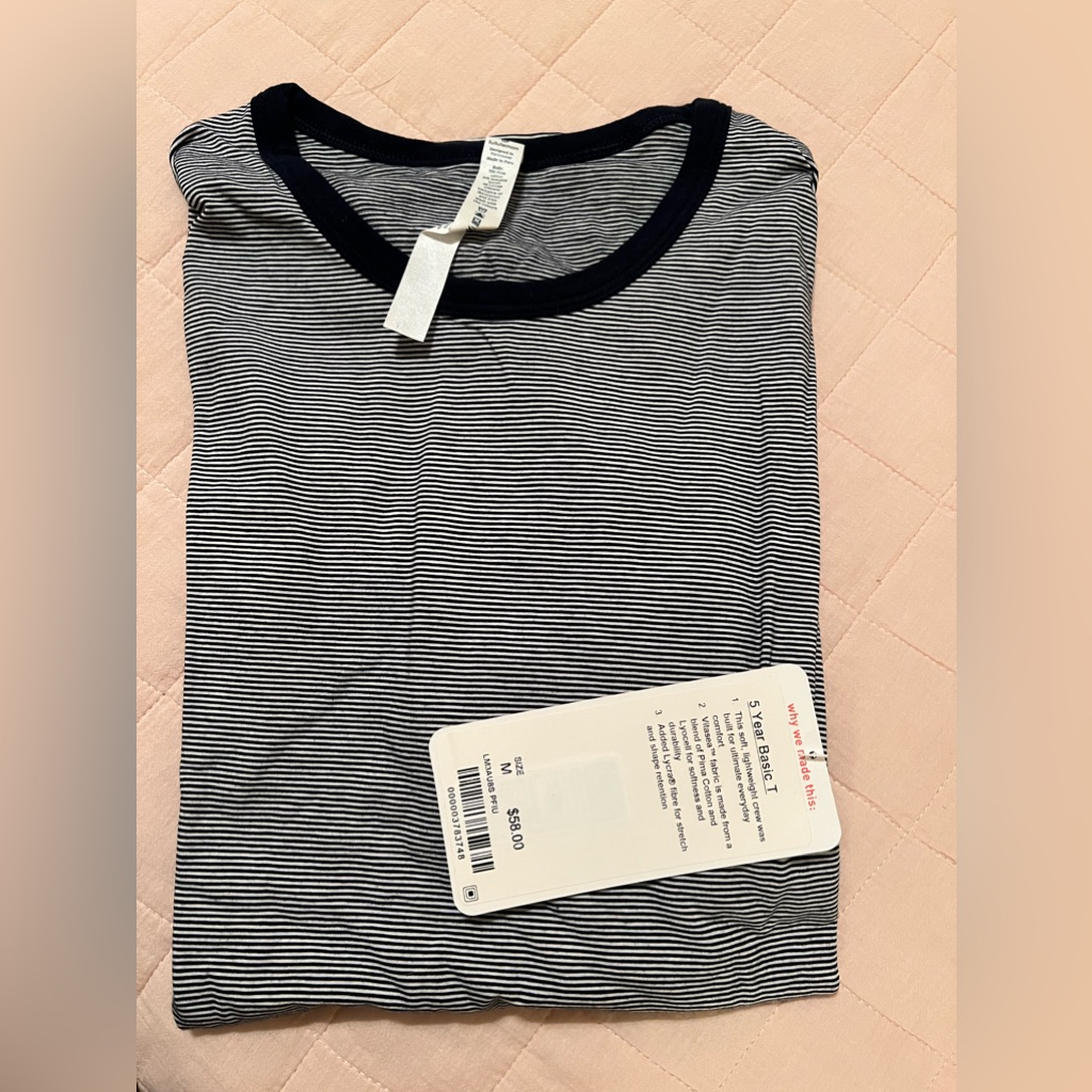 Lululemon 5 Year Basictee / Medium